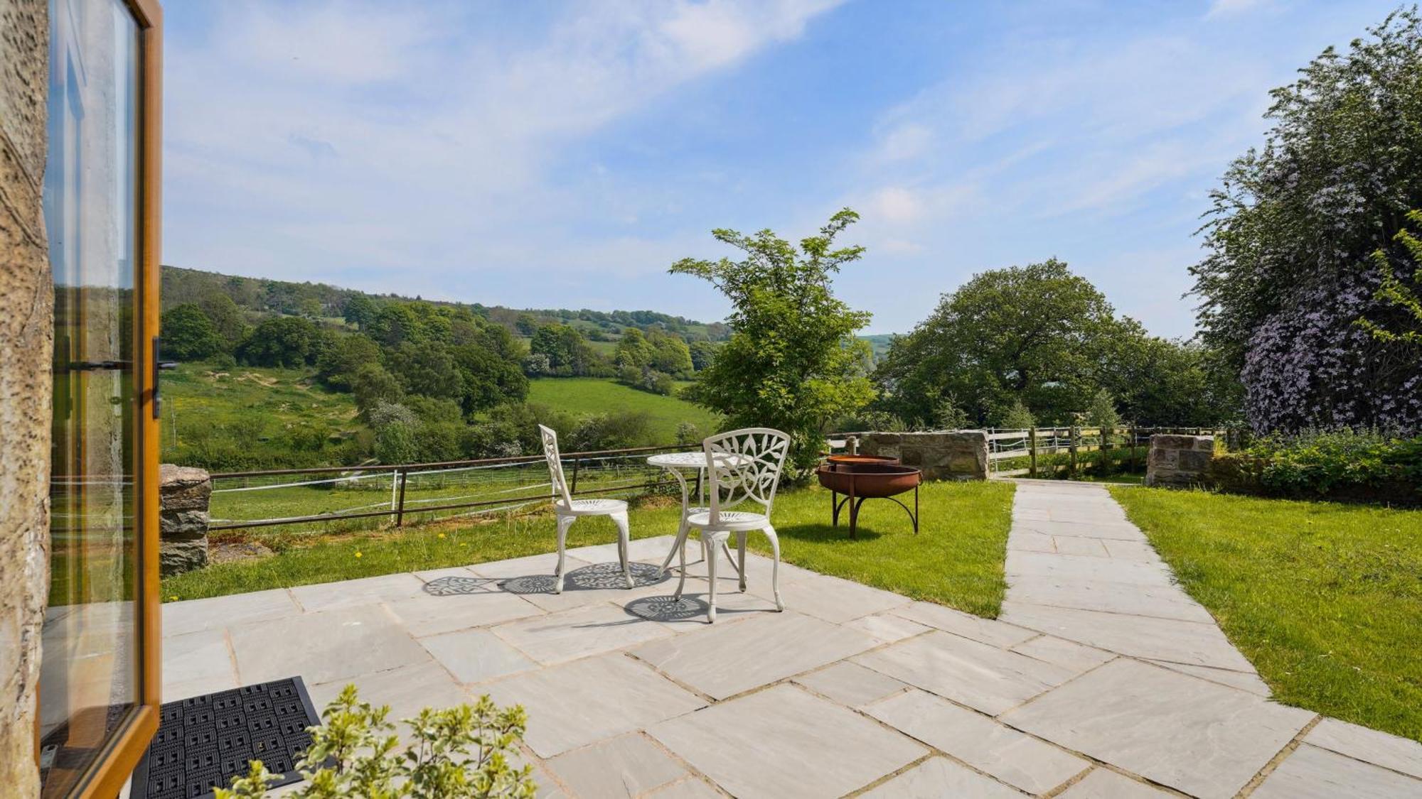 Tranquil Countryside Cottage For Two Wrexham Exterior foto